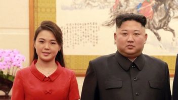 Kim Jong Un Beri Penghormatan kepada Pendiri Negara di Makam