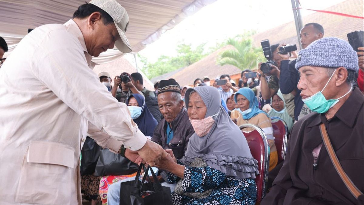 Prabowo Sambangi People Affected By Semeru Eruption, Check Conditions And Give Assistance