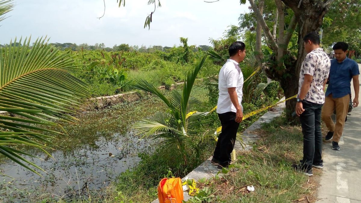 Residents Find Baby Boys Living Wrapped In Cardboard On The Edge Of Irrigation, Police Do TKP