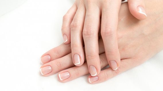 6 caractéristiques des ongles sains à surveiller avec l'âge