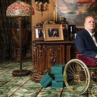 Iwan Fals Tanggapi Pemakaman Raja Porno Larry Flynt yang Tampilkan Penari Telanjang 