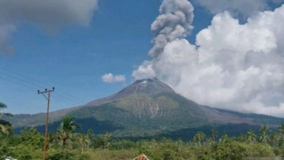    Badan Geologi Naikkan Status Gunung Lewotobi Laki-laki jadi Siaga