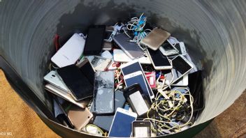 ラパスクラスIIの受刑者に属する800台の携帯電話は、役員によって焼かれたサレンバ
