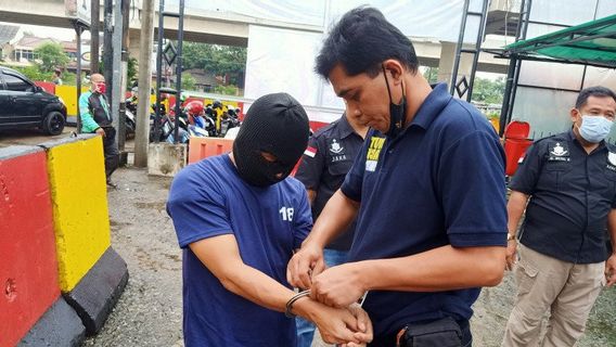 Polisi: Pelaku Eksibisionis Istri Isa Bajaj Habis Minum dan Nonton Film Porno