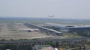 Belasan Penerbangan di Bandara Soetta Dialihkan Akibat Cuaca Ekstrem
