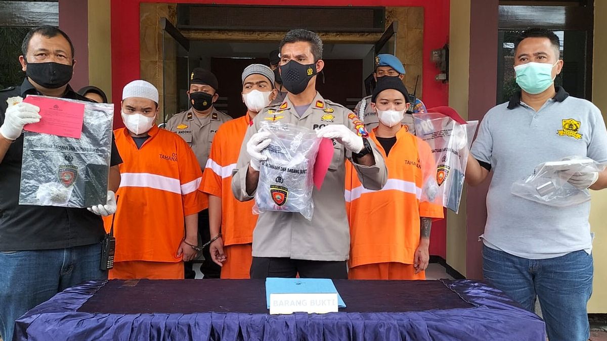 3 Sekawan Pengedar Ganja 1,5 Kg di Malang Ditangkap Polisi