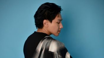 诚实而破旧,Gio Akhsan邀请听众溺水身亡的新单曲《如果等待你》