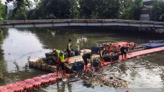 ワグブ・リザ・パトリアは、DKIジャカルタの廃棄物量が80.3ヘクタールのモナス地域の面積を超えたと言いました