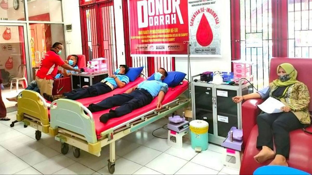 For Helping, The Large Family Of Prisons In Sampit Donate Blood For PMI