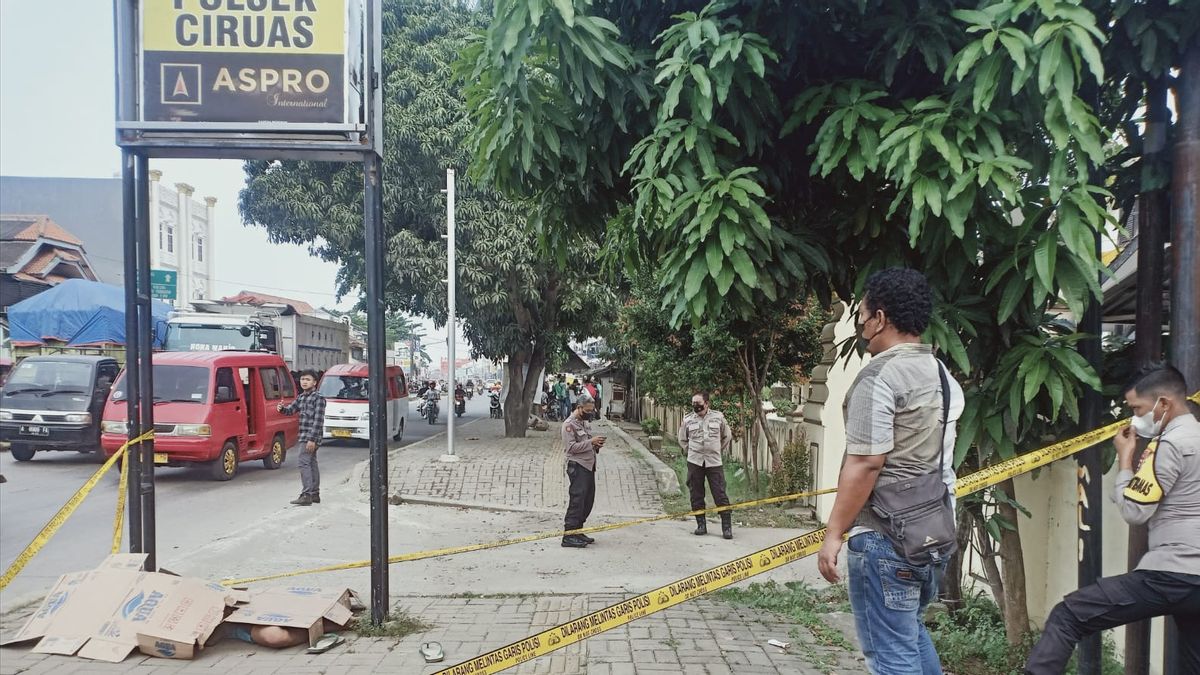 Online Motorcycle Taxi Driver Finds Lifeless Man In Front Of Ciruas Police Station