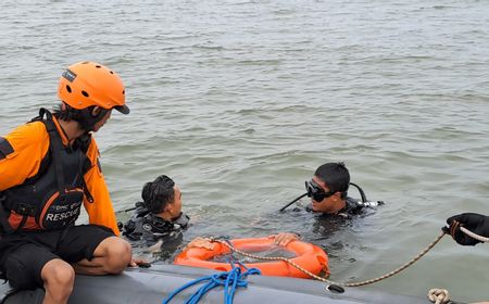 Tim SAR Masih Cari Pemancing yang Tenggelam di Perairan Pantai Teluk Naga Tangerang