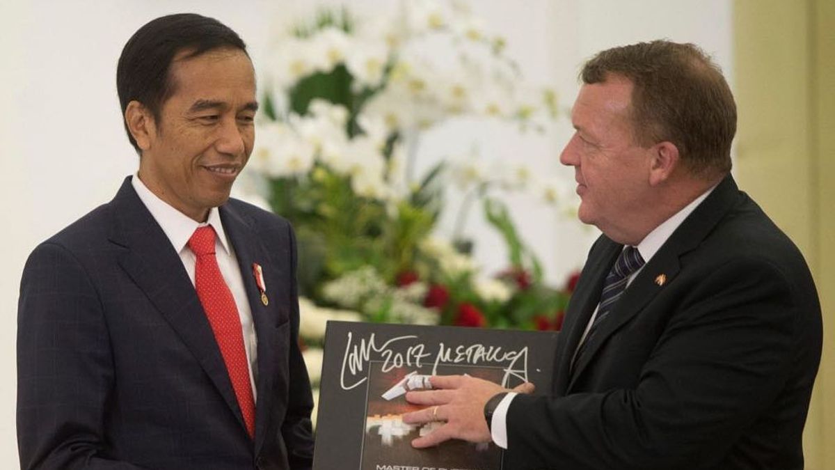 Jokowi Receives Metallica Music Album Award In Today's Memory, November 28, 2017