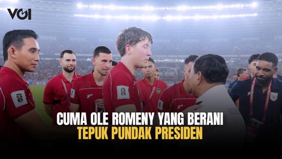 Momen Ole Romeny Tepuk Pundak Presiden Prabowo Saat Bertemu di Lapangan