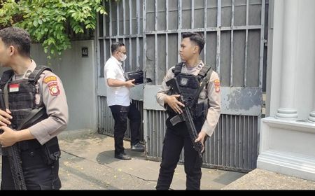 Polisi Mulai Masuk Rumah Firli Bahuri di Kertanegara Membawa Koper dan Printer