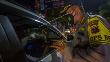 Banjarmasin Police Implement Night Curfew During PPKM Level 4