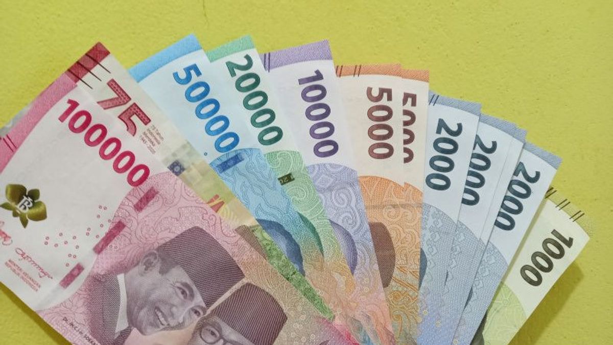 بنك إندونيسيا يعثر على 140 ورقة نقدية مزيفة في بنجكولو خلال عام 2023 ، معظمها من فئة 100,000 روبية إندونيسية