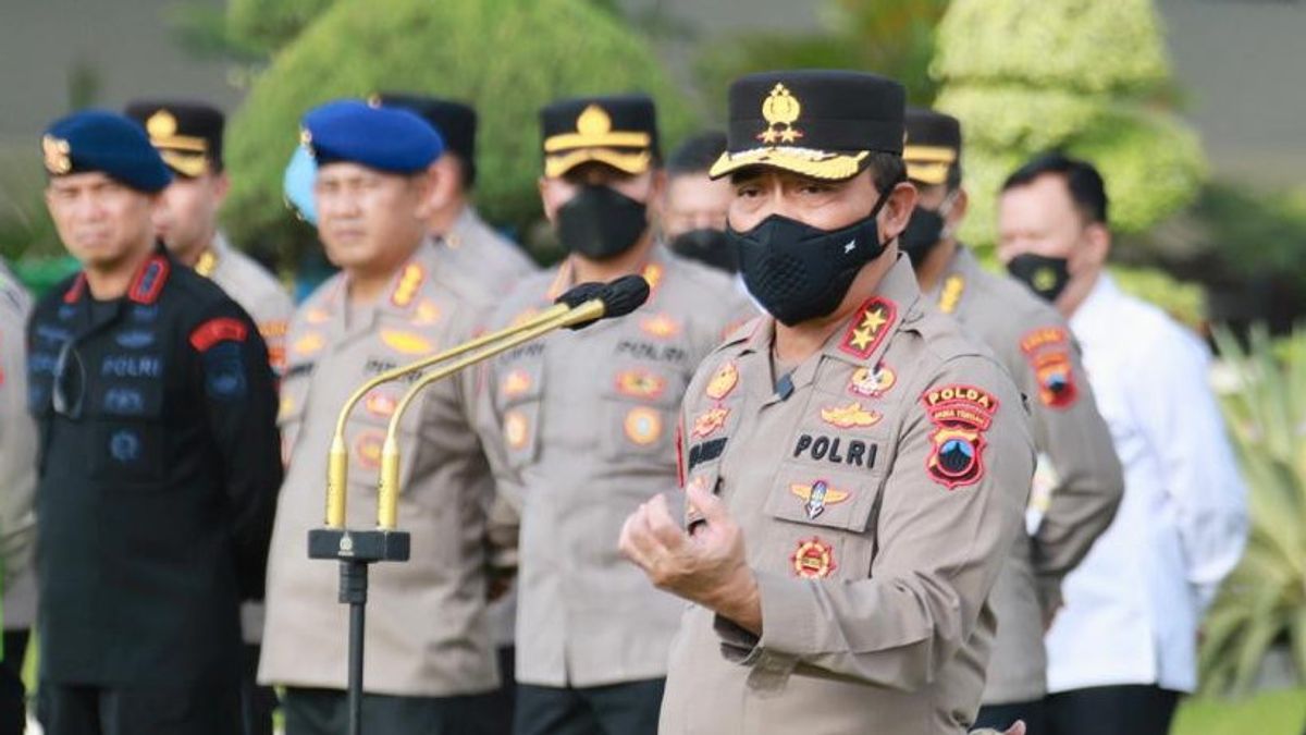 中爪哇警察局长不分青红皂白地打击卑鄙行为的个人