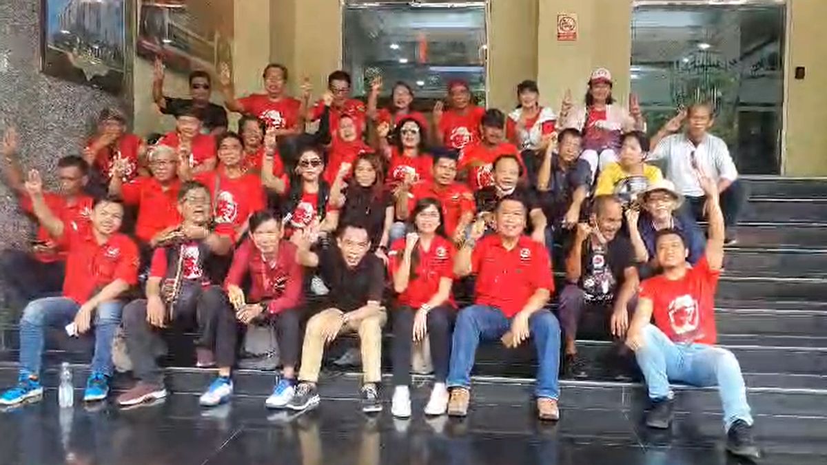 志愿者Ganjar Ikut Temani Aiman在Polda Metro Jaya,Suarakan Demokrasi和Ganjar Presiden