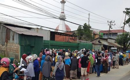 Gila! Harga Minyak Goreng di Kendari Tembus Rp70.000/Liter, Emak-emak Rela Antre Berjam-jam