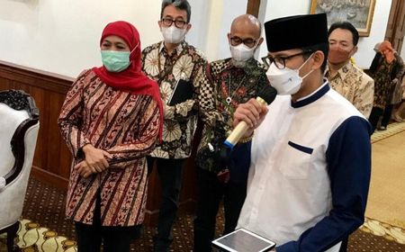 Sandiaga Uno Berpantun ‘Bakar Ikan Makannya di Pinggir Kali’, Khofifah Tepuk Tangan