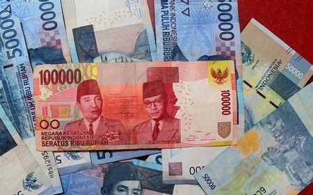 Rupiah Loyo, Senin Sore Ditutup Melemah 0,81 Persen ke Level Rp13.872 per Dolar AS