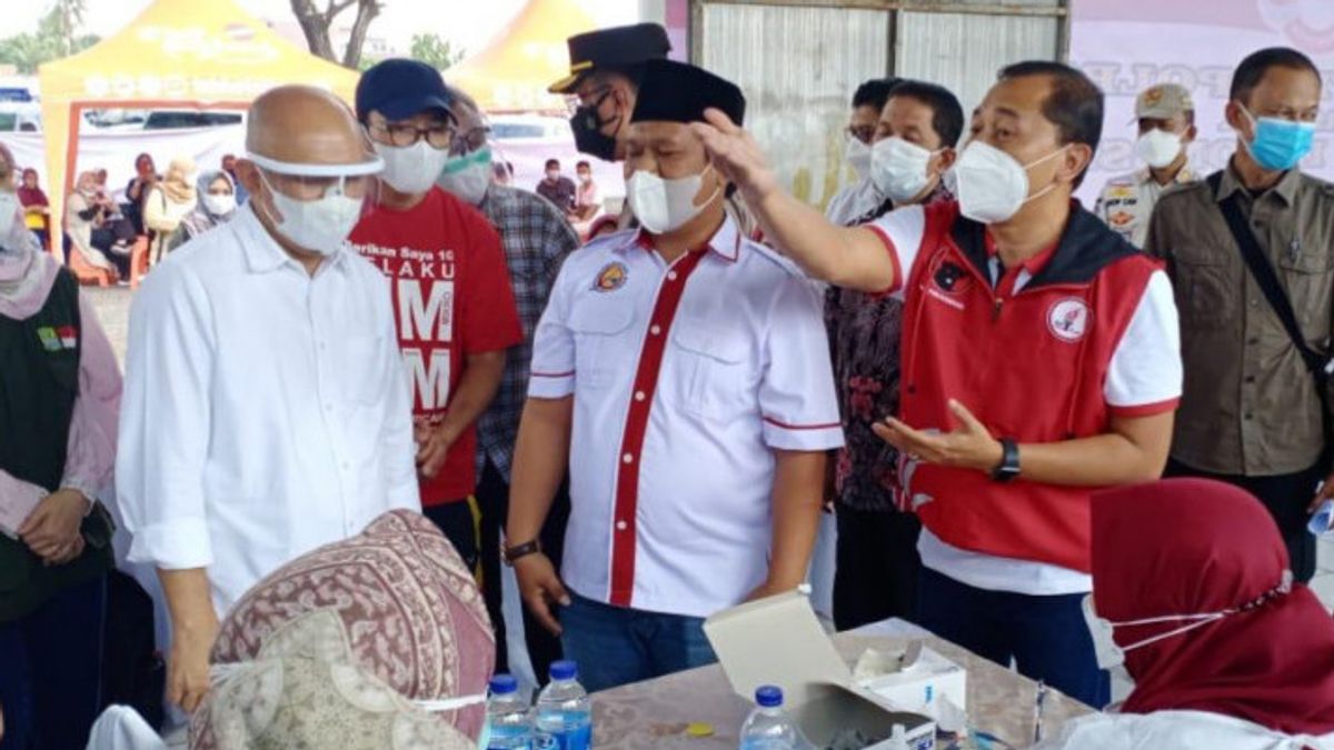 Menteri Teten Apresiasi Paguyuban Pedagang Mi dan Bakso Gelar Vaksinasi Massal