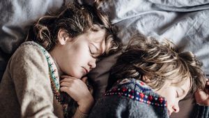 Mengenal 5 Manfaat Tidur Siang untuk Anak
