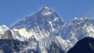 Pecahkan Rekor Pendakian Everest, Tsang Yin-hung Terdampar di Nepal karena COVID-19