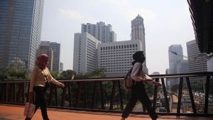 Wearing A Mask, Jakarta's Air Quality This Saturday Is Not Healthy