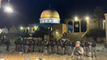 Last Friday Of Ramadan, Clashes Broke Out Again In Al Aqsa: Israeli Police Fired Rubber Bullets, 12 Palestinians Were Injured