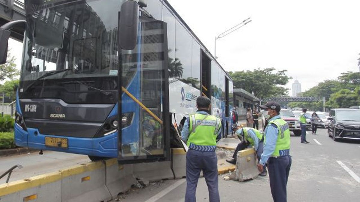 It's Time For Officers Who Help Drivers In TransJakarta To Be Activated Again