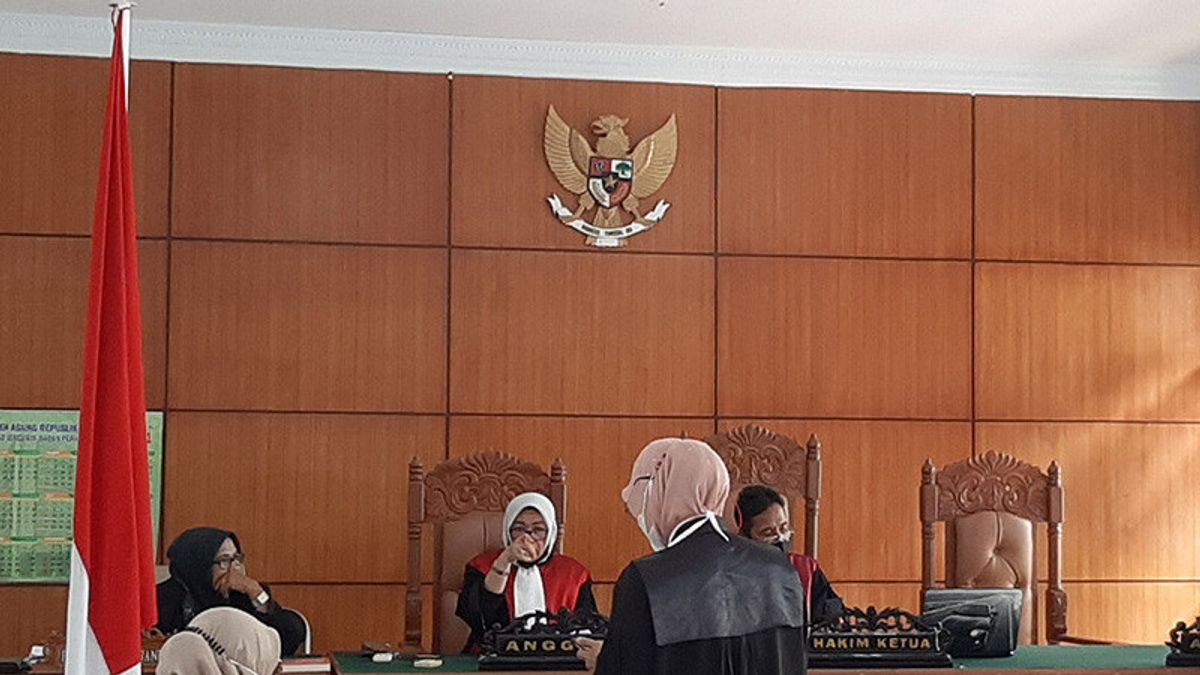 The Husband And Wife Of The Defendant In The Bodong Yalsa Boutique Investment Case Of Rp