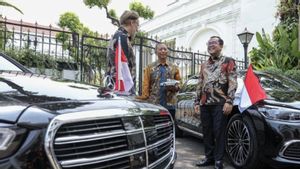 Mercedes fournit 60 voitures avec un support pour le lancement de Prabowo-Gibran