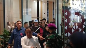 “Allah Akan Melindungi Saya,” Suara Nadiem Makarim Bantah Korupsi Chromebook Saat Digiring Petugas