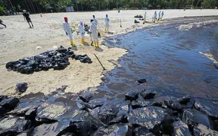 Singapura Butuh 3 Bulan Bersihkan Tumpahan Minyak di Resor Sentosa