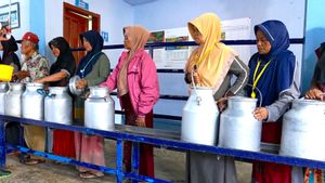 Pemberdayaan Peternak Sapi Perah Rakyat di Jawa Timur untuk Penuhi Kebutuhan Susu Nasional