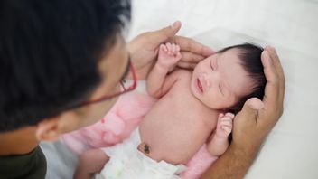حقيقة مهمة: متى يمكن للأطفال رؤية وجوه أولياء أمورهم بشكل واضح والتعرف عليها؟