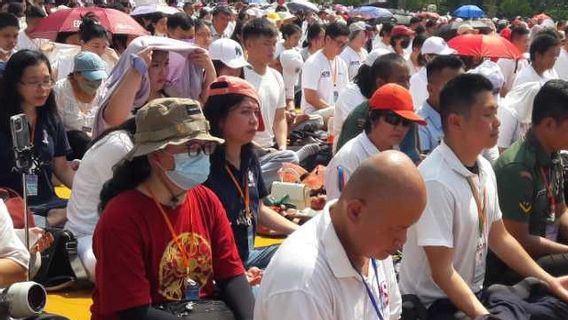 Detik-Detik Prosesi Ribuan Umat Buddha Peringati Waisak 2567 di Borobudur, Dimulai Pemukulan Gong