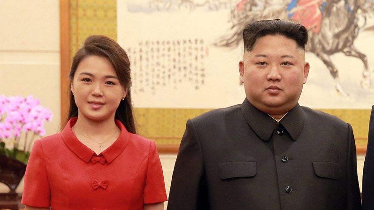 عام من "اختفاء" زوجة كيم جونغ أون يظهر بابتسامة