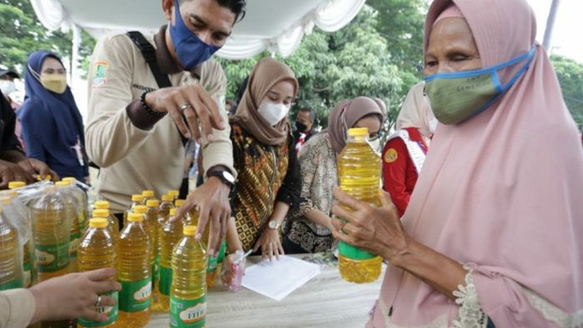 Regarding The Distribution Of Cooking Oil, Bulog's President Director, Budi Waseso, Is Waiting For Regulations