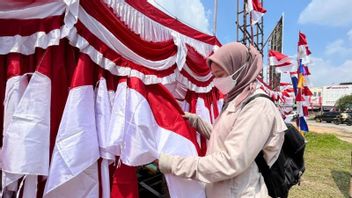バタム島の旗売りのためのインドネシア独立記念日の祝福は、1日あたりRP 100万を稼ぐことができます!