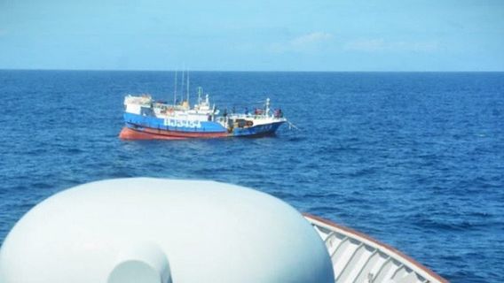 A Taiwanese Fishing Boat In The North Natuna Sea Ran Away When It Was About To Be Arrested By The Indonesian Navy