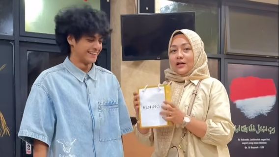 Terima Skincare dari dr Oky Pratama, Vadel Badjideh Minta Jadi Brand Ambassador