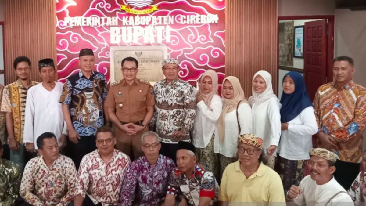 Cirebon Regency Government Receives Geographical Indication Certificate For Merahwit Batik