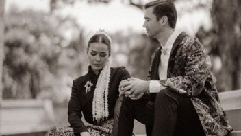 8 Portraits Of Adinia Wirasti And Michael Wahr's Wedding Sacred Moments