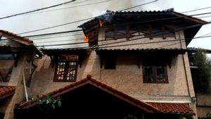 Warga Ceritakan Momen Evakuasi Penghuni Rumah yang Terbakar di Pasar Rebo Berangsur Dramatis