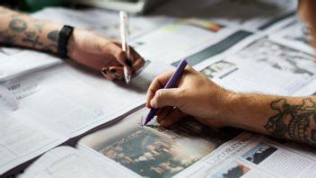 Siapa di Balik Berita? Mengenal Struktur Redaksi Surat Kabar