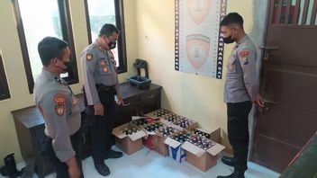 Alcohol Seller In The Guise Of A Herbal Medicine Shop In Probolinggo Arrested, 115 Bottles Of Liquor Confiscated