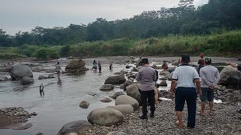 3 Bodies In Karanganyar Allegedly Cockfighting Gamblers Who Fleeed Into The River During A Raid, Then Drowned