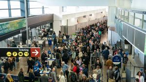 Penerbangan di AS Kacau Akibat Sebagian Operasional Bandara Dihentikan